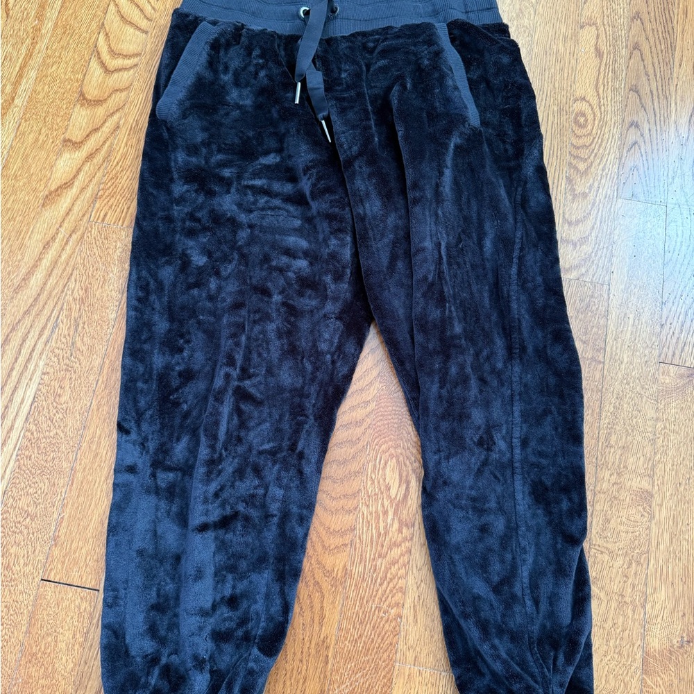 Athleta Women’s Black Velour Johgers